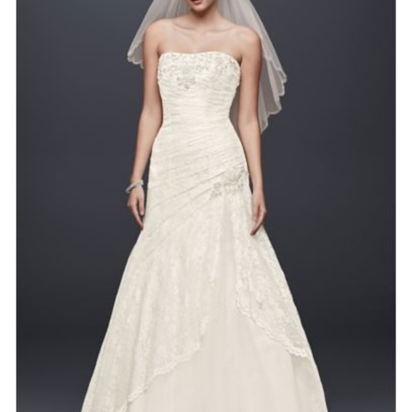 Sz 6 strapless wedding dress. Never worn! Still has the tags on it! - Picture 1 of 8